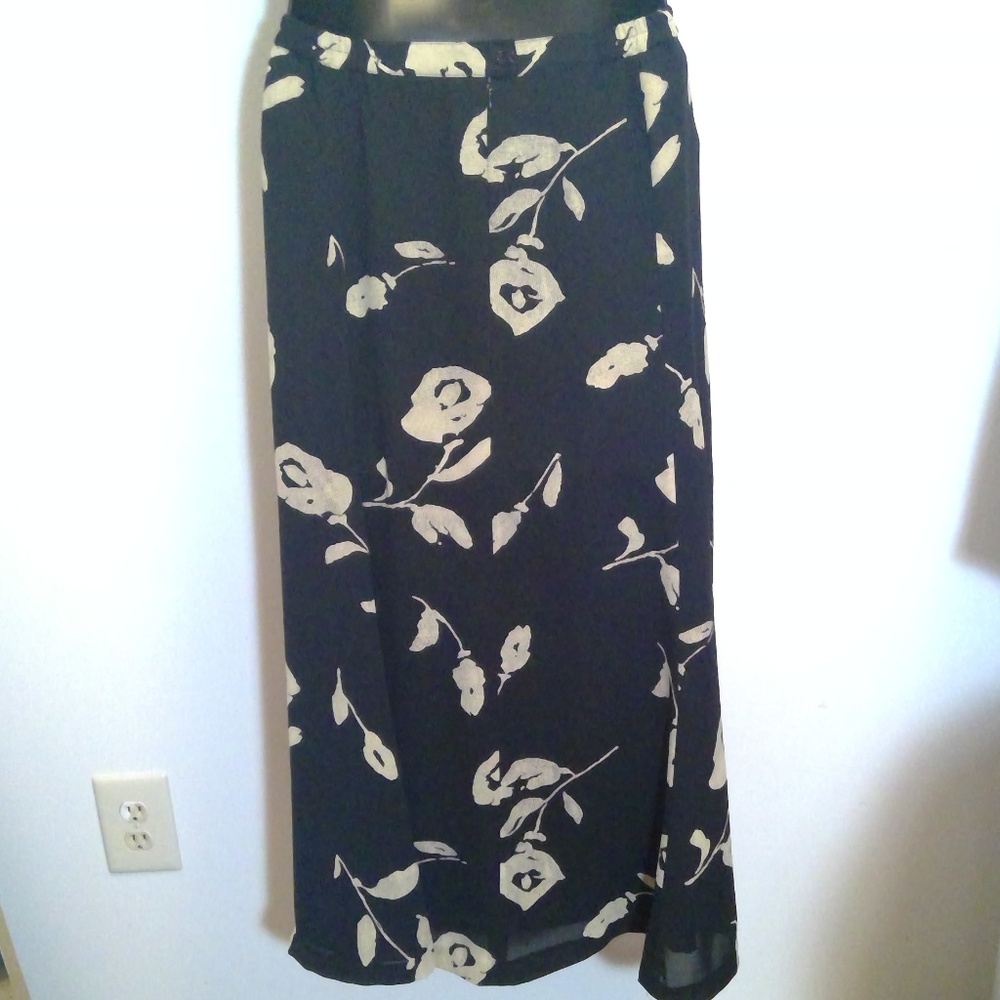 Printed Skirt - Picture 2 of 6